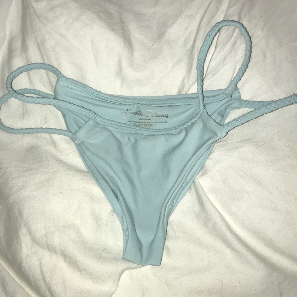 Oceanside bottoms Frankie’s bikini